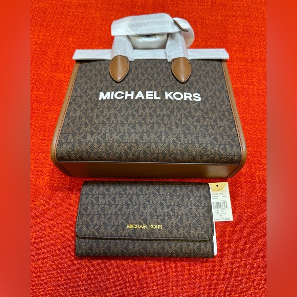❤️❤️❤️NEW Set Michael kors bag+Trifold wallet❤️❤️❤️